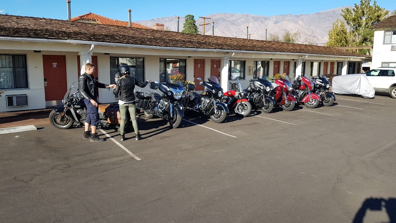 Moppeds im Dow Villa Motel